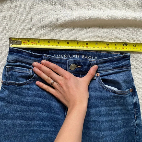 AMERICAN Eagle High Rise Mom Jean  Medium wash Size 00 Short - Picture 10 of 13